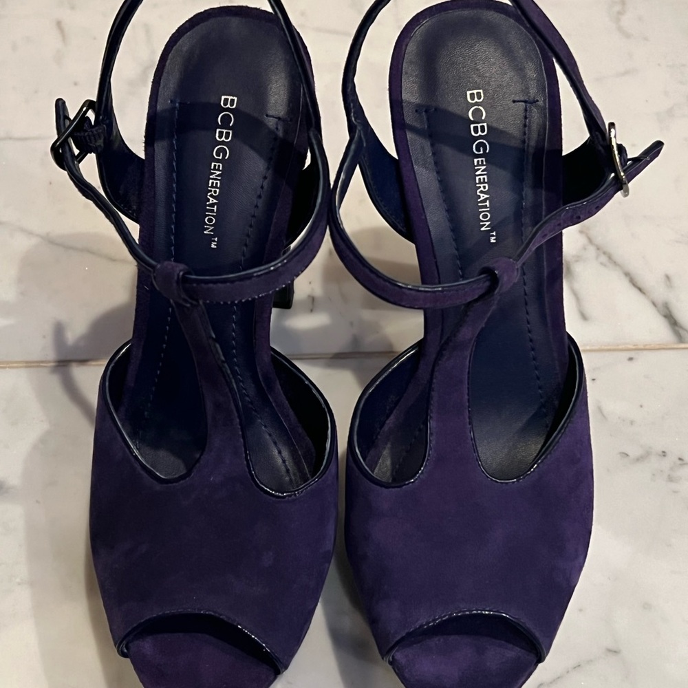 BCBG GENERATION PURPLE PLATFORM SUEDE PUMPS (pre-owned)